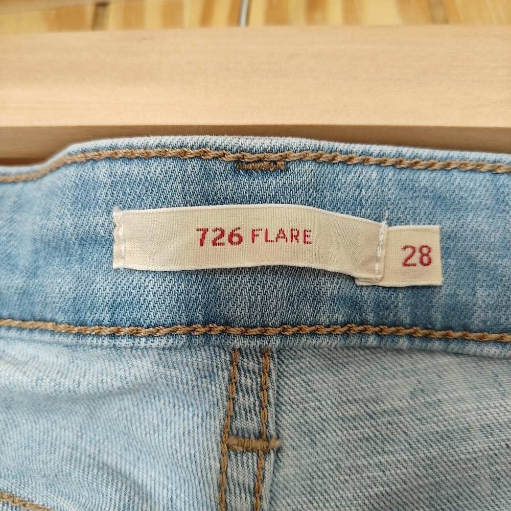 Levi's 726 Flare High Rise Flip Through - Picture 3 of 4